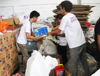 Gates extends help to victims of Typhoon Maring